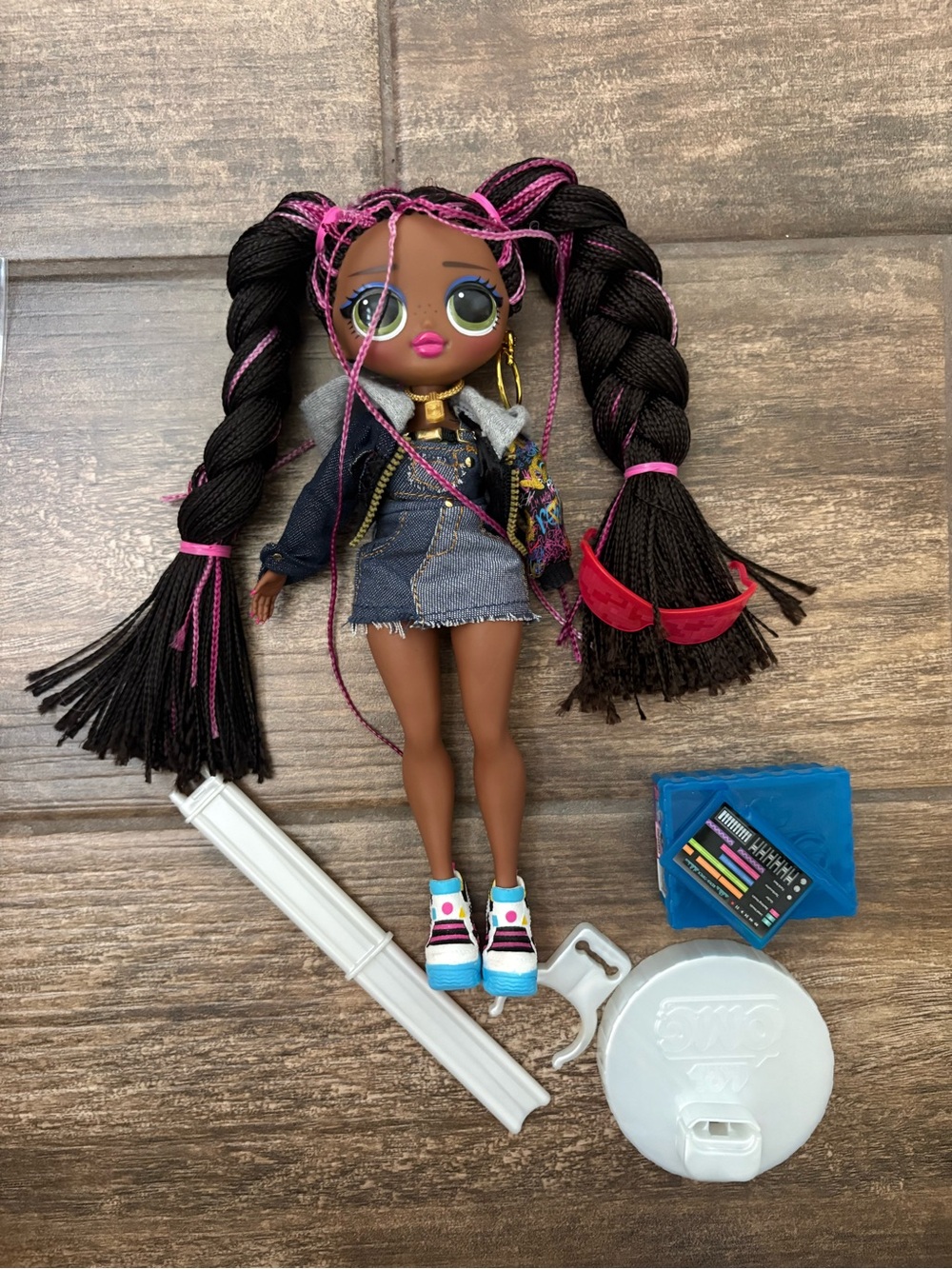 LOL Surprise OMG Remix Honeylicious Doll & Accessories